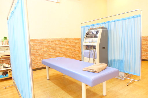 よこい整骨院の電気療法スペース